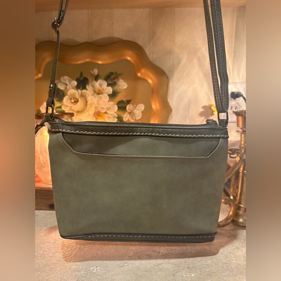 B. O. C. Clover hill crossbody bag and wristlet. - Picture 11 of 16